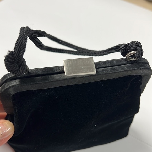 Neiman Marcus Small Velvet Snap Lock Evening Bag - Picture 4 of 7